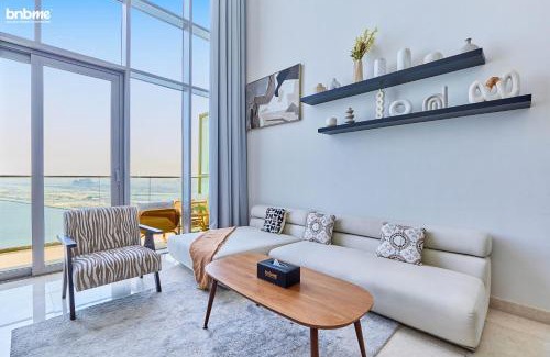 Dubai Maritime City Apartment | bnbme - Luxury 3BR Sea View Apt Balcony Pool Gym Kids Play Area Near Jumeirah