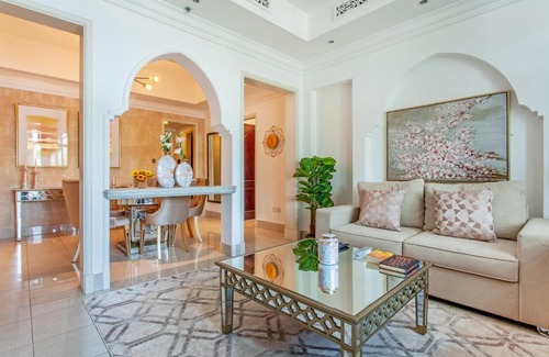Downtown Dubai Apartment | bnbmehomes - Traditional meets modern in Downtown - 5041