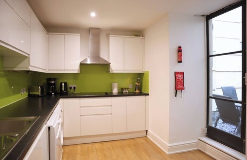 The City of London Apartment | BnBNook - 1BR with Patio - St. Paul’s Cathedral