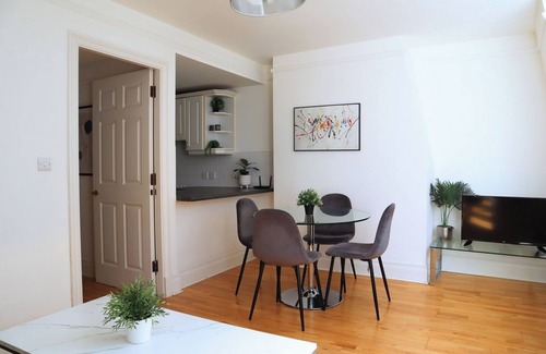 The City of London Apartment | BnBNook - Bright 1BR Close to St. Paul's and Temple
