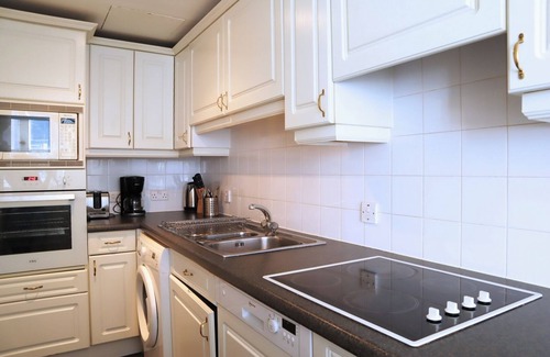 The City of London Apartment | BnBNook - Bright 1BR Close to St. Paul's and Temple