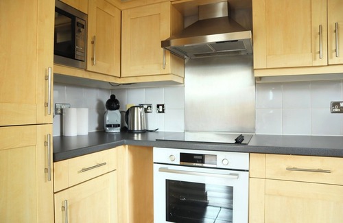 Tower Hill Apartment | BnBNook - Bright 1BR - Walk to Tower Bridge