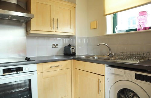 Tower Hill Apartment | BnBNook - Bright 1BR - Walk to Tower Bridge