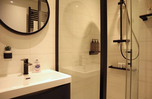 Somers Town Apartment | BnBNook - Cozy 1BR by King's Cross and Camden Market