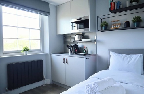 Somers Town Apartment | BnBNook - Cozy 1BR by King's Cross and Camden Market