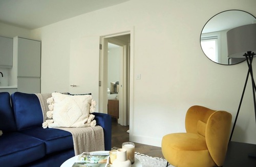 St Luke's Apartment | BnBNook - Modern 1BR Near Old Street and Barbican