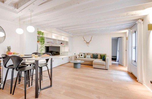 Quartier des Invalides Apartment | BnBNova - 2BR - La Seine & Saint Germain