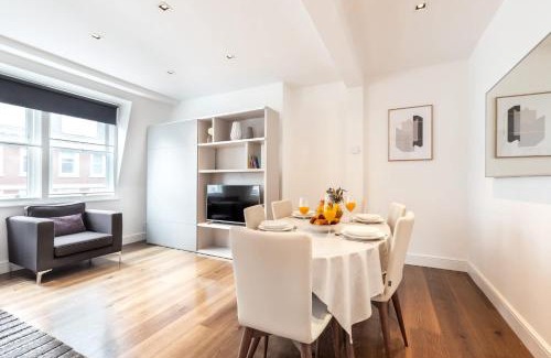 Fitzrovia Apartment | BnBNova - 2BR - The Heart of Soho