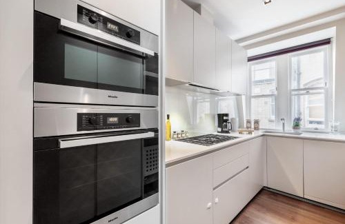 Fitzrovia Apartment | BnBNova - 2BR - The Heart of Soho
