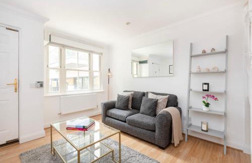 Bunhill Apartment | BnBNova - 4BR Townhouse with Patio - Old Street