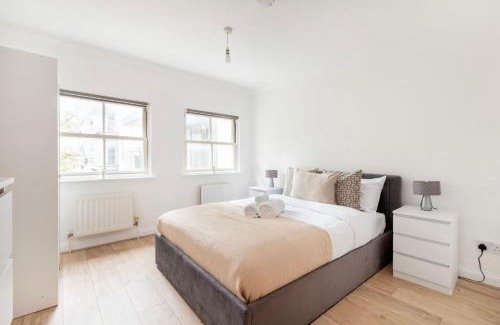 Bunhill Apartment | BnBNova - 4BR Townhouse with Patio - Old Street