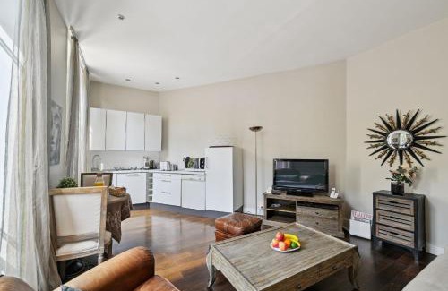 Faubourg-du-Roule Apartment | BnBNova - Champs-Élysées & Arc de Triomphe