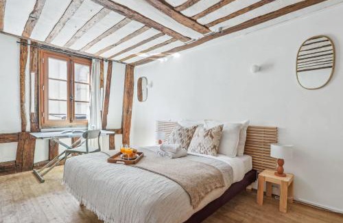 Vivienne Apartment | BnBNova - Chic 1BR Steps from the Louvre & Palais Royal & Opéra