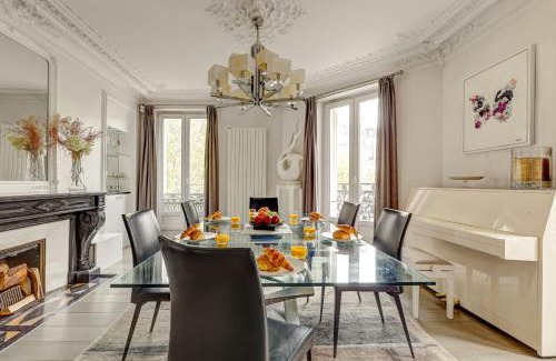 Chaillot Apartment | BnBNova - Elegant 3BR Champs-Élysées & Arc de Triomphe