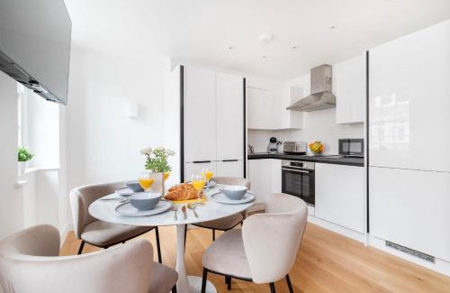 Fitzrovia Apartment | BnBNova - Fitzrovia with Balcony