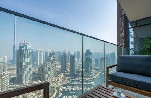 Dubai Marina Apartment | BnBNova - Waterfront 1BR in Dubai Marina