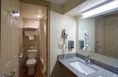 Clear Creek Hotel | BO HOTEL (Canadian Courts)