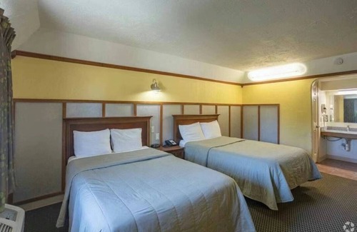 Clear Creek Hotel | BO HOTEL (Canadian Courts)