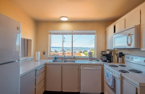North End Apartment | Bo's Old Tacoma Victorian Main Floor Duplex Unit