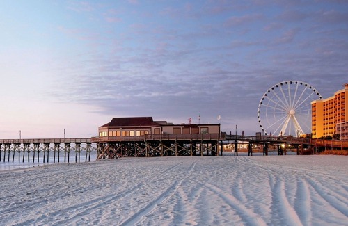Myrtle Beach Condo | Boardwalk Beach Resort 634, Lovely 1 BR Ocean Front Condo with Indoor Outdoor Pools, Hot tubs, Lazy River and Kiddie Pool
