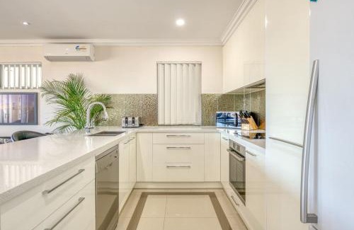 Mindarie Apartment | Boardwalk Bliss - Explore the Lively Mindarie Marina