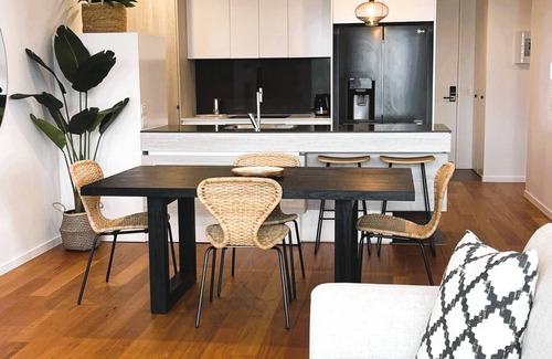 Burleigh Heads Apartment | Boardwalk Burleigh Beach Best Location