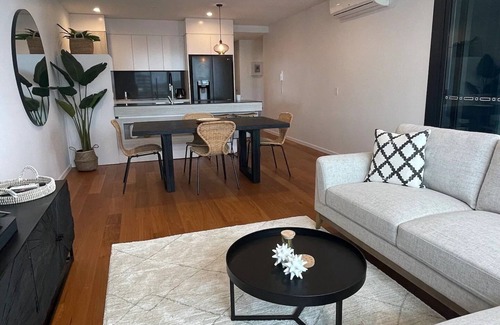 Burleigh Heads Apartment | Boardwalk Burleigh Beach Best Location