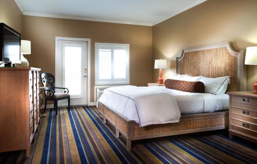 Clear Lake Shores Hotel | Boardwalk Inn