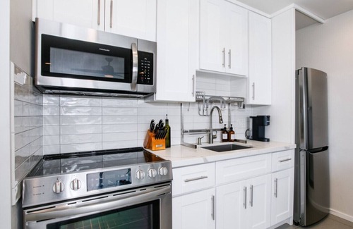 Central Mission Beach Condo | Boardwalk Stay Shared Hot Tub and Patio