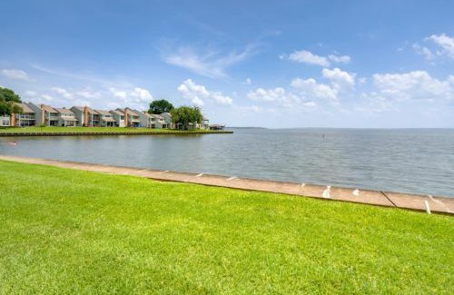 West Livingston House | Boat and Fish Gem with Water Views on Lake Livingston