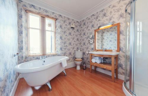 Boat of Garten Hotel | Boat Country Inn and Restaurant