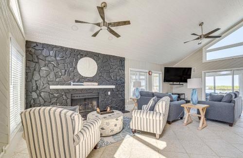 Dixie Shores House | Boat Dock and Pool Bayfront Crystal River Home