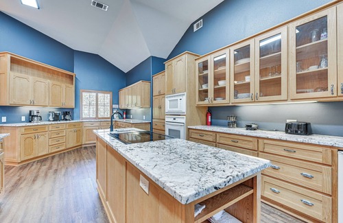 Milam House | Boat Dock & Hot Tub: Waterfront Home in Milam!