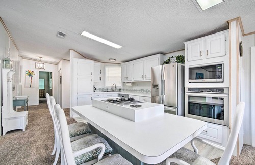 Homosassa Cottage | Boat Dock & Porch: Riverfront Retreat in Homosassa