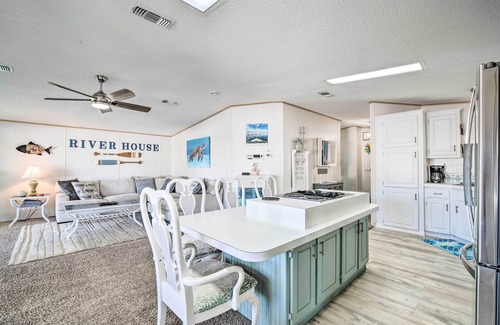 Homosassa Cottage | Boat Dock & Porch: Riverfront Retreat in Homosassa