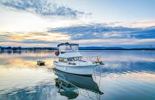Lake Macquarie City Council House | Boat Experience, Lake Macquarie