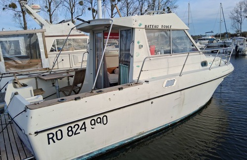 Ouistreham Boat Rental | Boat in port