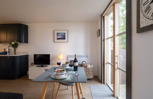 Thorpeness Apartment | Boat Lake - sleeps 2 guests in 1 bedroom