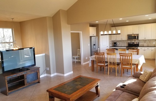 Waterford On Lake Travis House | Boat Ramp Open/Lakeview House/Perfect for Snowbirds/High-Speed Internet