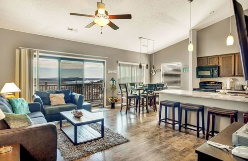 Indian Point Condo | Boat Slip Included! Perfect Location Near Silver Dollar City with Free Tickets