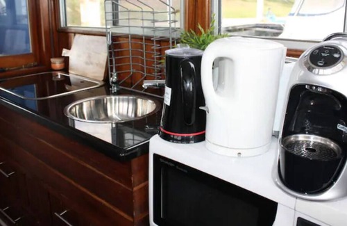 Nangkita Boat Rental | Boat Stay - Eliza Jane - Hindmarsh Island - Short Term Accommodation for 2