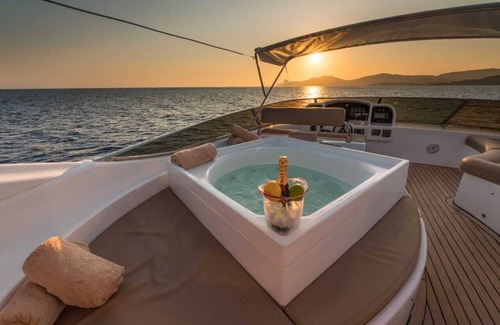 Alicante Boat Rental | Boat with Private Whirlpool, Private Terraces & Wi-Fi