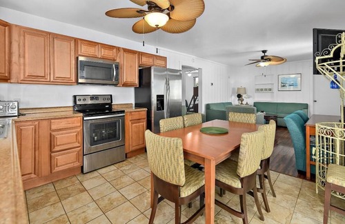 Berlin House | Boaters paradise. 3 bedroom 2 bath house on canal with bay and ocean view