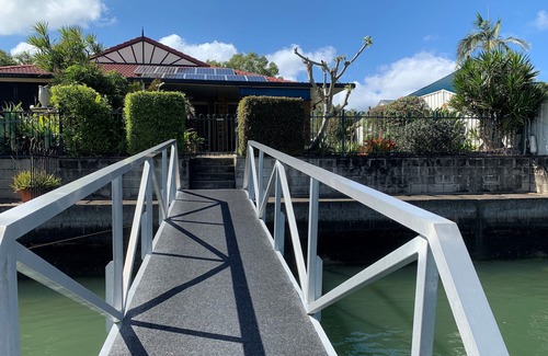 Banksia Beach House | BOATHOUND PACIFIC HARBOUR On The Canal and Pet Friendly