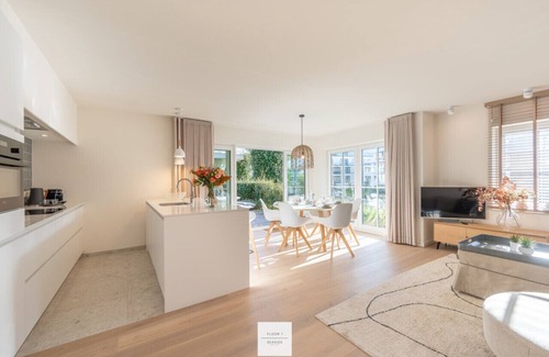 Nieuwpoort Apartment | Boathouse Floor, Hamptons style at the harbor
