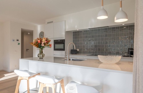 Nieuwpoort Apartment | Boathouse Floor, Hamptons style at the harbor