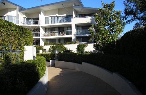 Tea Gardens Apartment | Boathouse Resort (Water Front)