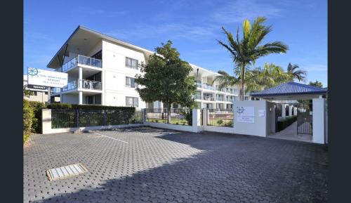 Tea Gardens Apartment | Boathouse Resort (Water Front)