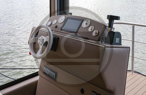Havelsee Boat Rental | Boating holidays on this unique houseboat - relaxation and adventure, pure nature and city flair.
