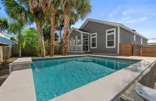 Lincolnville House | Boatyard Oasis - Modern Charm - Mins to Downtown